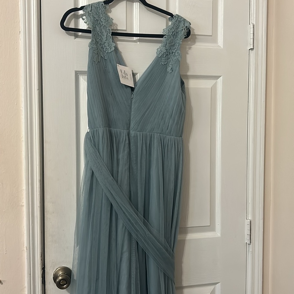 Formal gown - Picture 2 of 2
